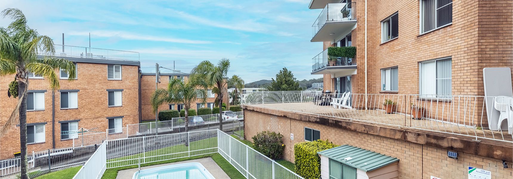 Thurlow Lodge, 7/6 Thurlow Avenue – Beautifully styled unit with WiFi, views and a pool