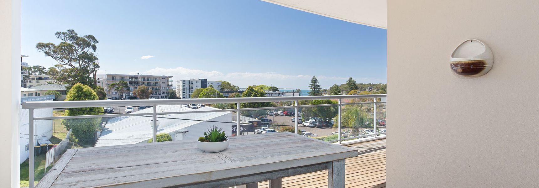 Cote D’Azure, 13/61 Donald Street – Lovely unit air con, Wi-Fi, secure parking, complex lift and pool