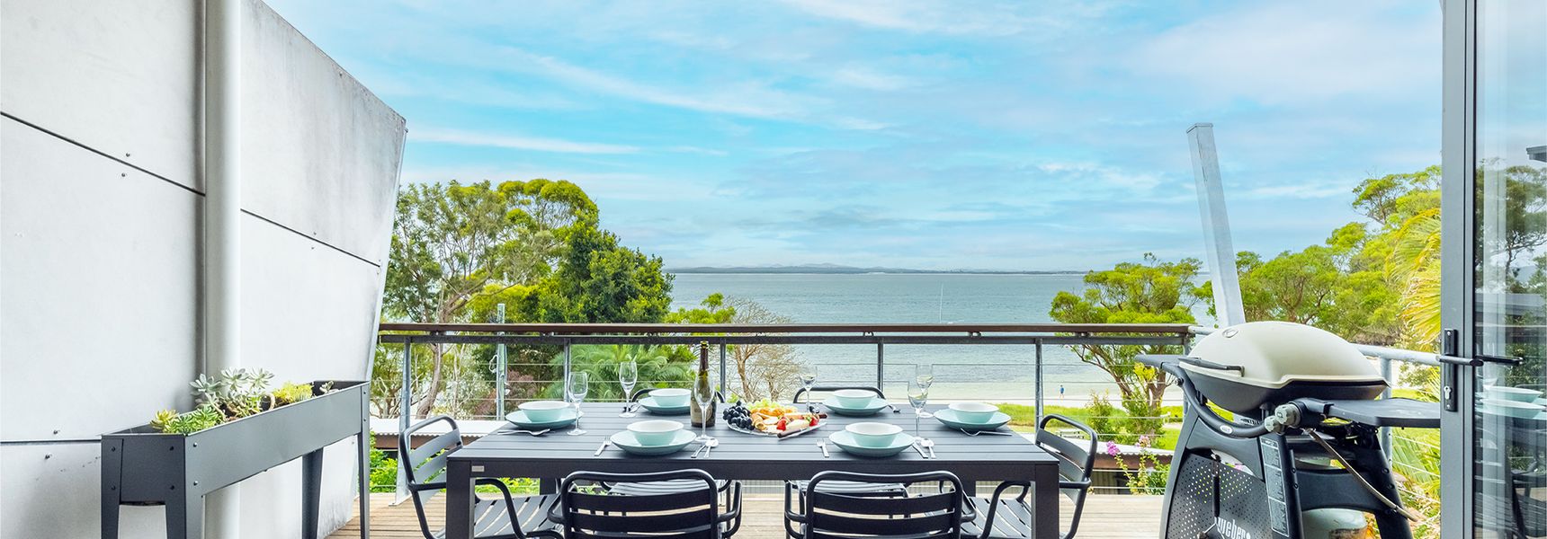 Dutchies By The Sea, 2/61 Christmas Bush Ave – Spectacular views, close to the beach, Wi-Fi