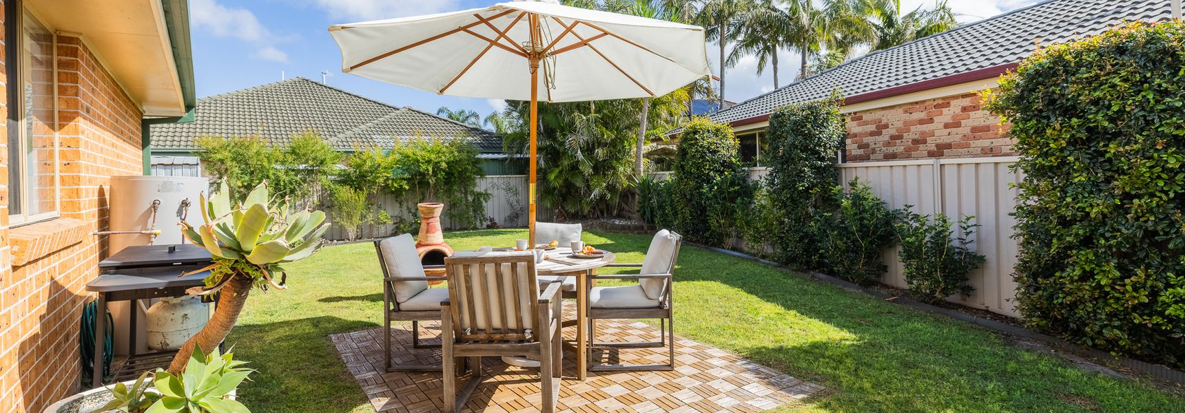 Pet friendly Driftwood Cottage, 1/28 Farm Rd – W-Fi, Air Con and ground floor
