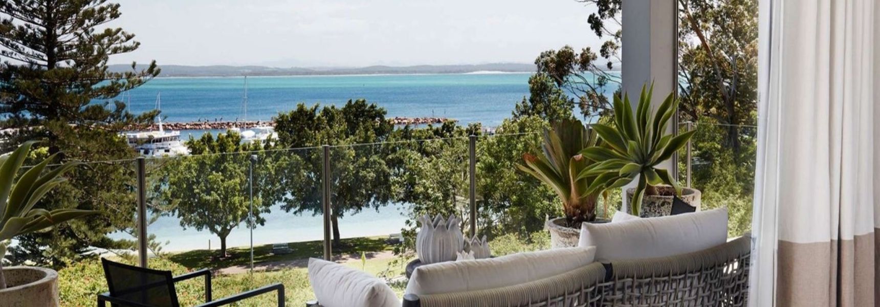 The Waterview, 2/76 Magnus St – complete style, comfort, luxury and spectacular waterviews