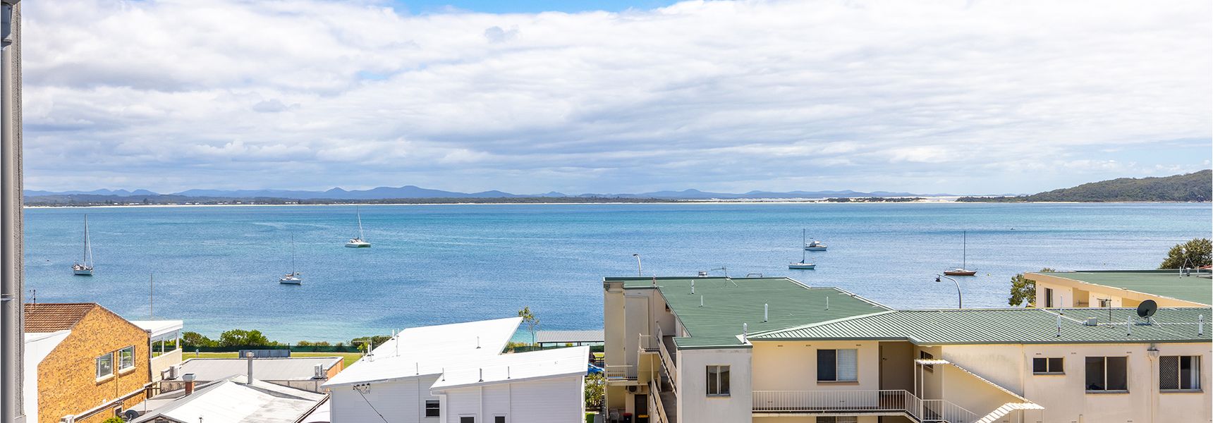 The Shoal, 508/6-8 Bullecourt St – stunning views, air con, lift and Wi-Fi