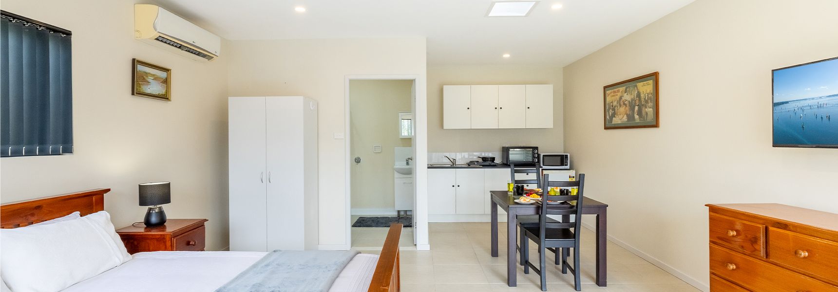 14A Grafton St – Studio with air con and wi-fi