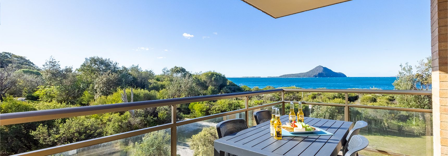 Intrepid, 15/3 Intrepid Close – right on the beachfront and WiFi
