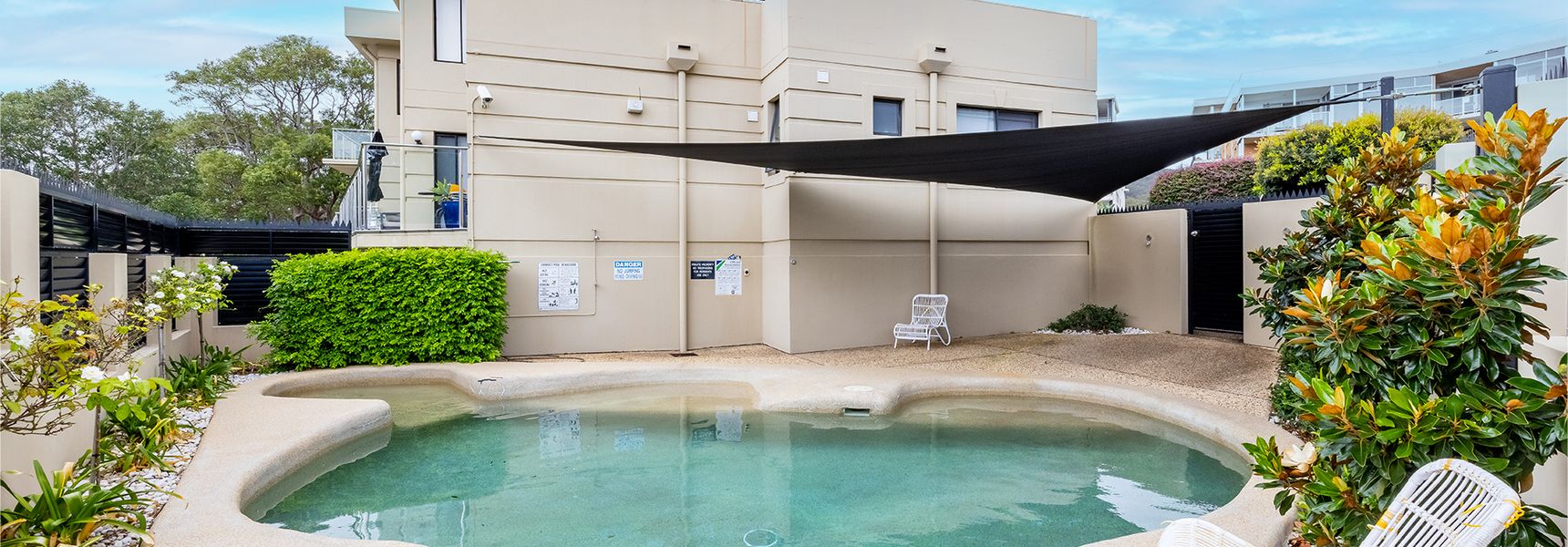 Paradiso, 4/4 Laman St – Unit with aircon, wi-fi, pool and in the heart of town, water views