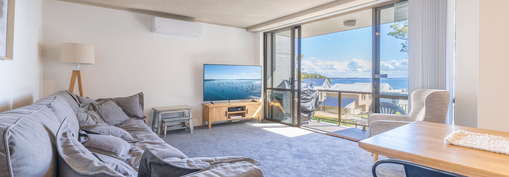 The Poplars, 8/36 Magnus St – fantastic water views, pool and WiFi