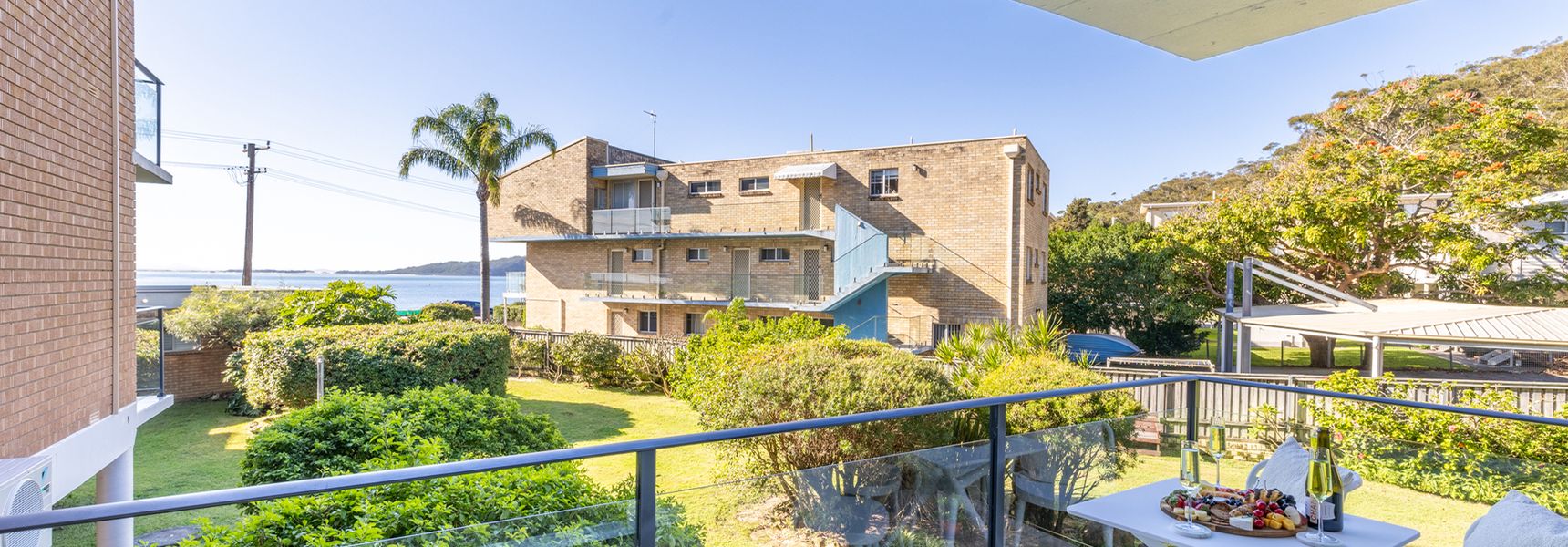 Bella Vista, 8/19 Shoal Bay Rd – views, air con and Wi-Fi