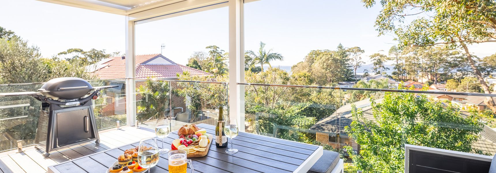 16 Grandview Cl – water views, air con and Wi-Fi