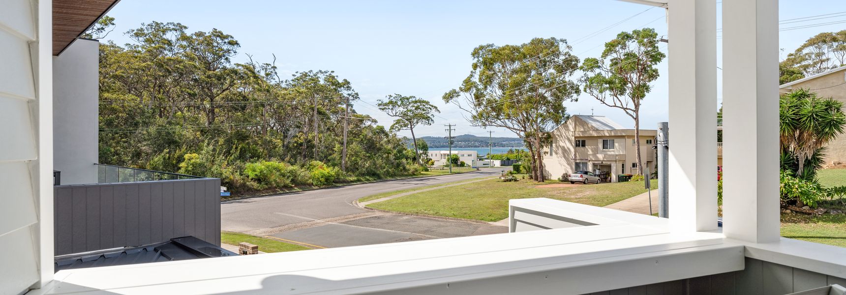 Dog friendly Paradise, 1/2B Bagnall Ave – water views, air con, Wi-Fi
