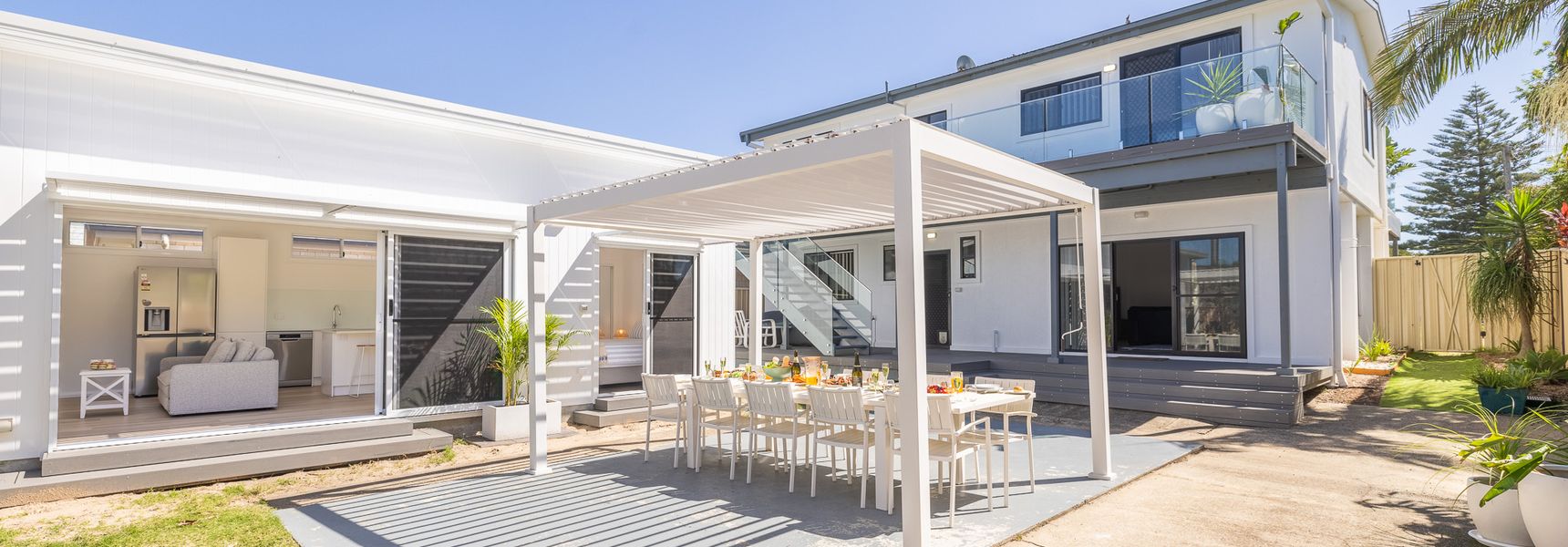 Robinson Retreat with Beach Bungalow, 3 Robinson St – air con, 2 kitchens, 6 bedrooms, 4 bathrooms