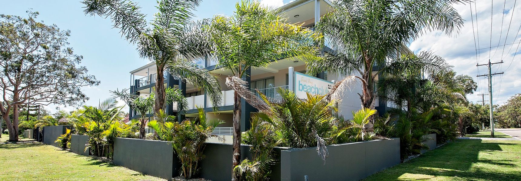 Shoal Bay Beach Apartments, 18/2 Shoal Bay Road – fantastic air conditioned unit with a pool & lift