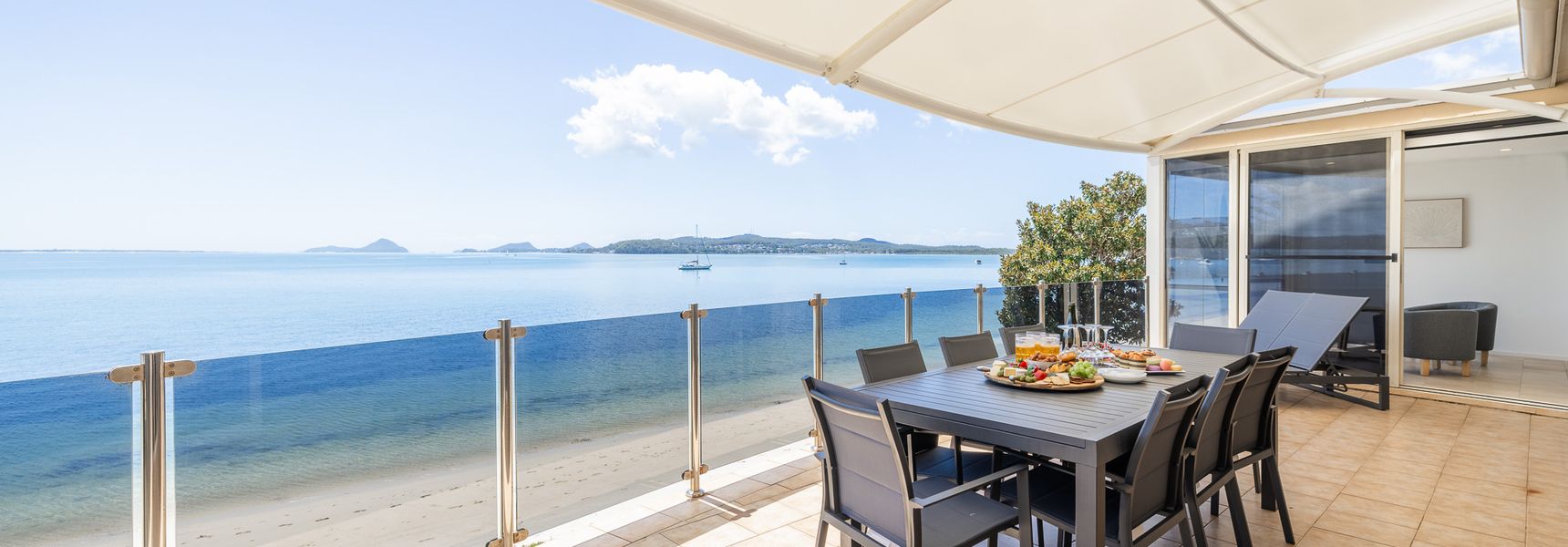 Wanda Beach Waterfront , 161 Soldiers Point Rd – waterfront, air con, linen, Wi-Fi