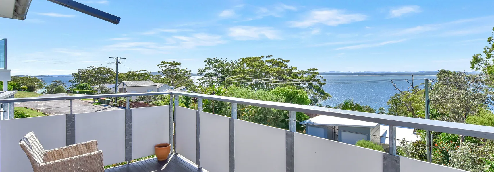 Gloucester Retreat B, 23B Gloucester St – waterviews, Wi-Fi, Linen and Bed Making