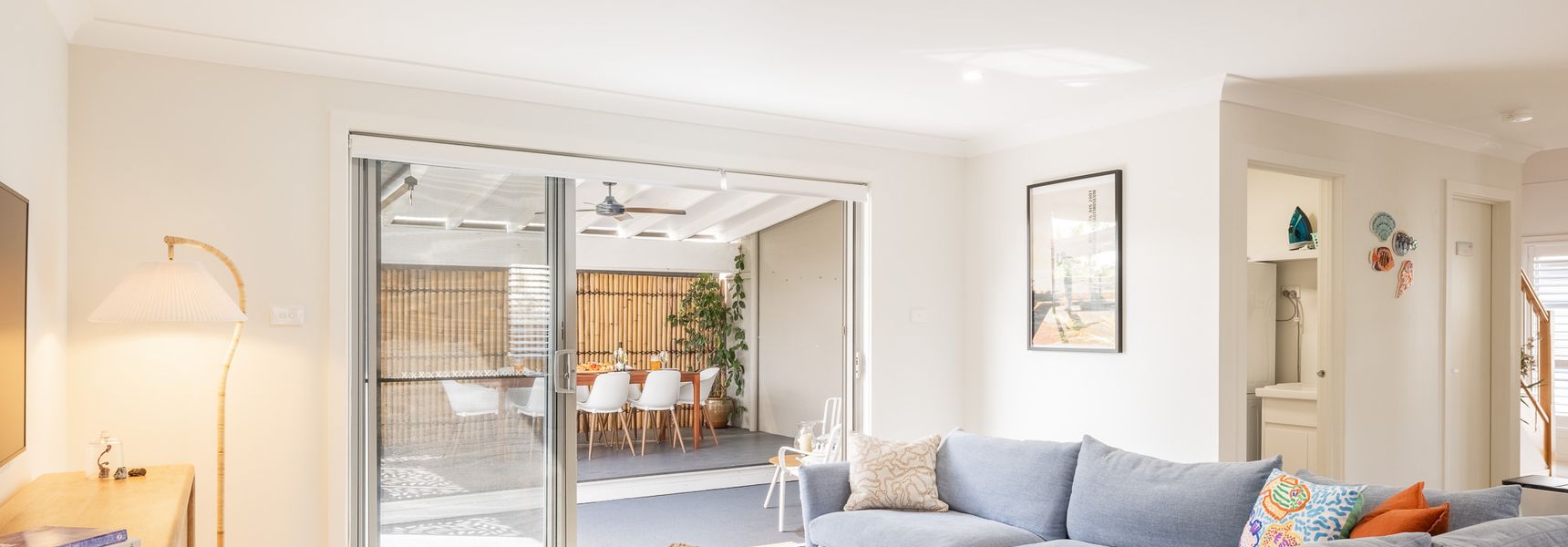 Capri Blue, 2/88 Tomaree Rd – stunning townhouse with Wi-Fi, Air Con