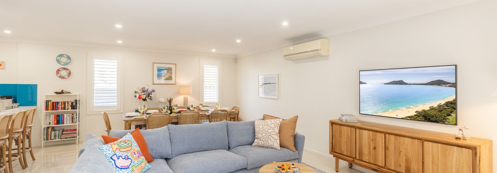Capri Blue, 2/88 Tomaree Rd – stunning townhouse with Wi-Fi, Air Con