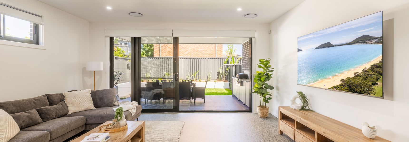 Summer Dayz Shoal Bay, 21B Tomaree Rd – ducted air and WiFi