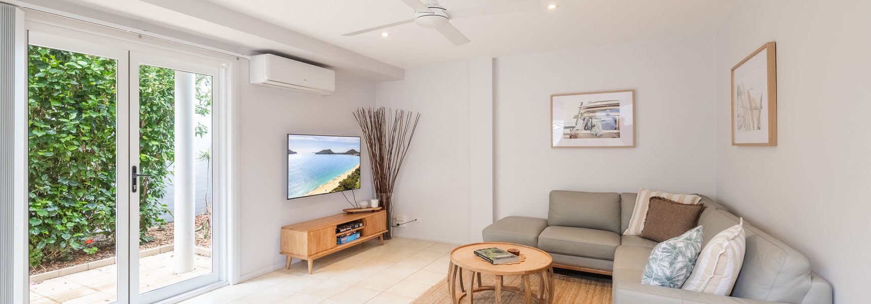 Sandcastles, 1/8 Ala Moana Way – air conditioned townhouse with Wi-Fi and Complex Pool