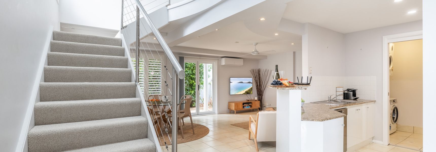Sandcastles, 1/8 Ala Moana Way – air conditioned townhouse with Wi-Fi and Complex Pool