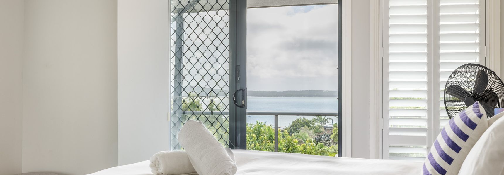 Seaview on Government, 58B Government Rd – Water Views, Air Con, Wi-Fi, Linen and Bed Making