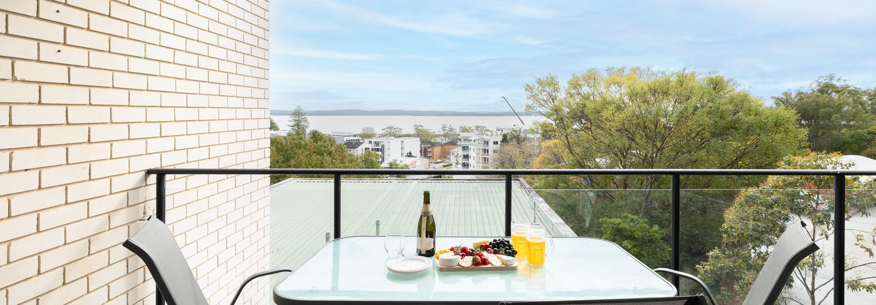 Sunset Towers, 12/25 Donald St – Linen, Air Con, WiFi, Views