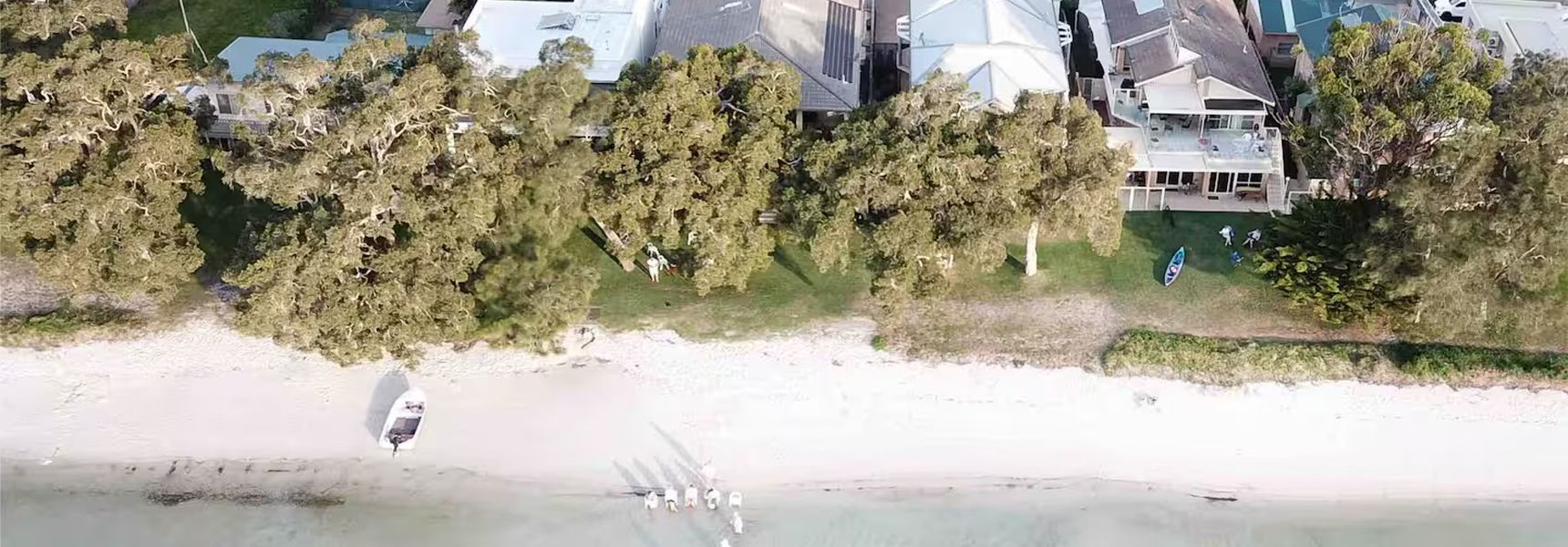 High Tide, 142 Sandy Point Rd – romantic getaway on the waterfront