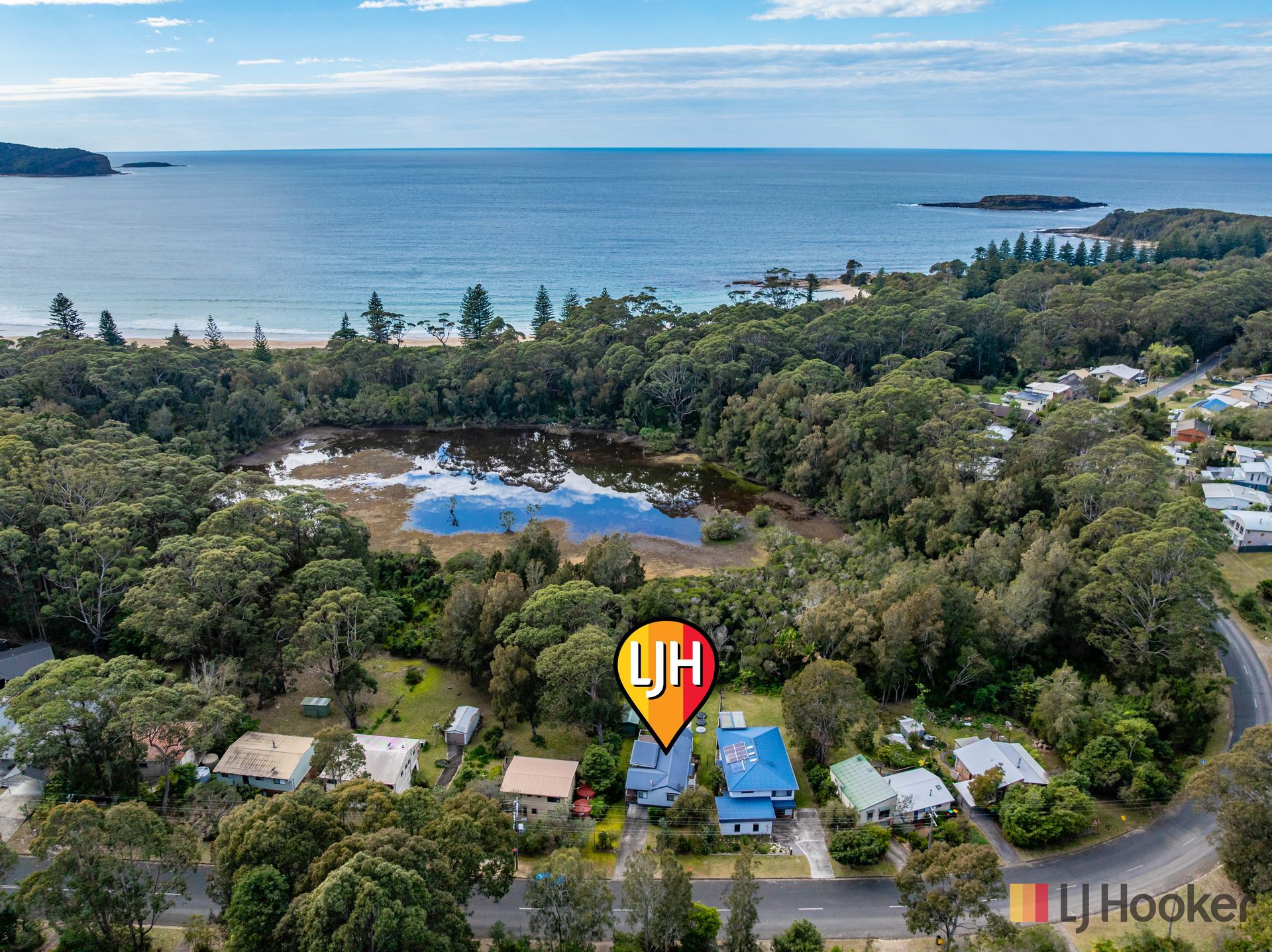 Open Plan Raked Ceiling 50 Banyandah Street, South Durras - Batemans Bay Accommodation