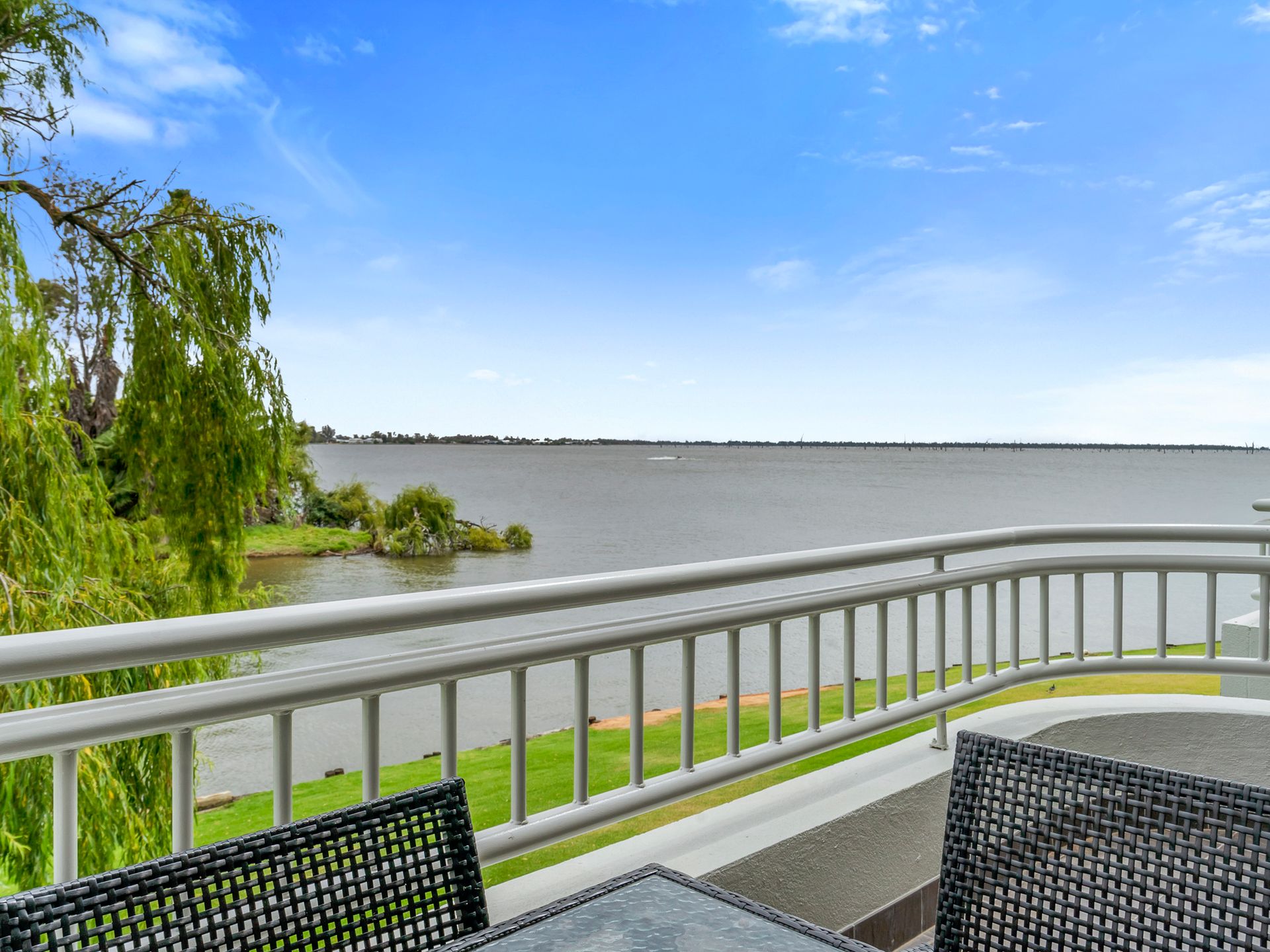 Yarrawonga Lakeside Apartment 38