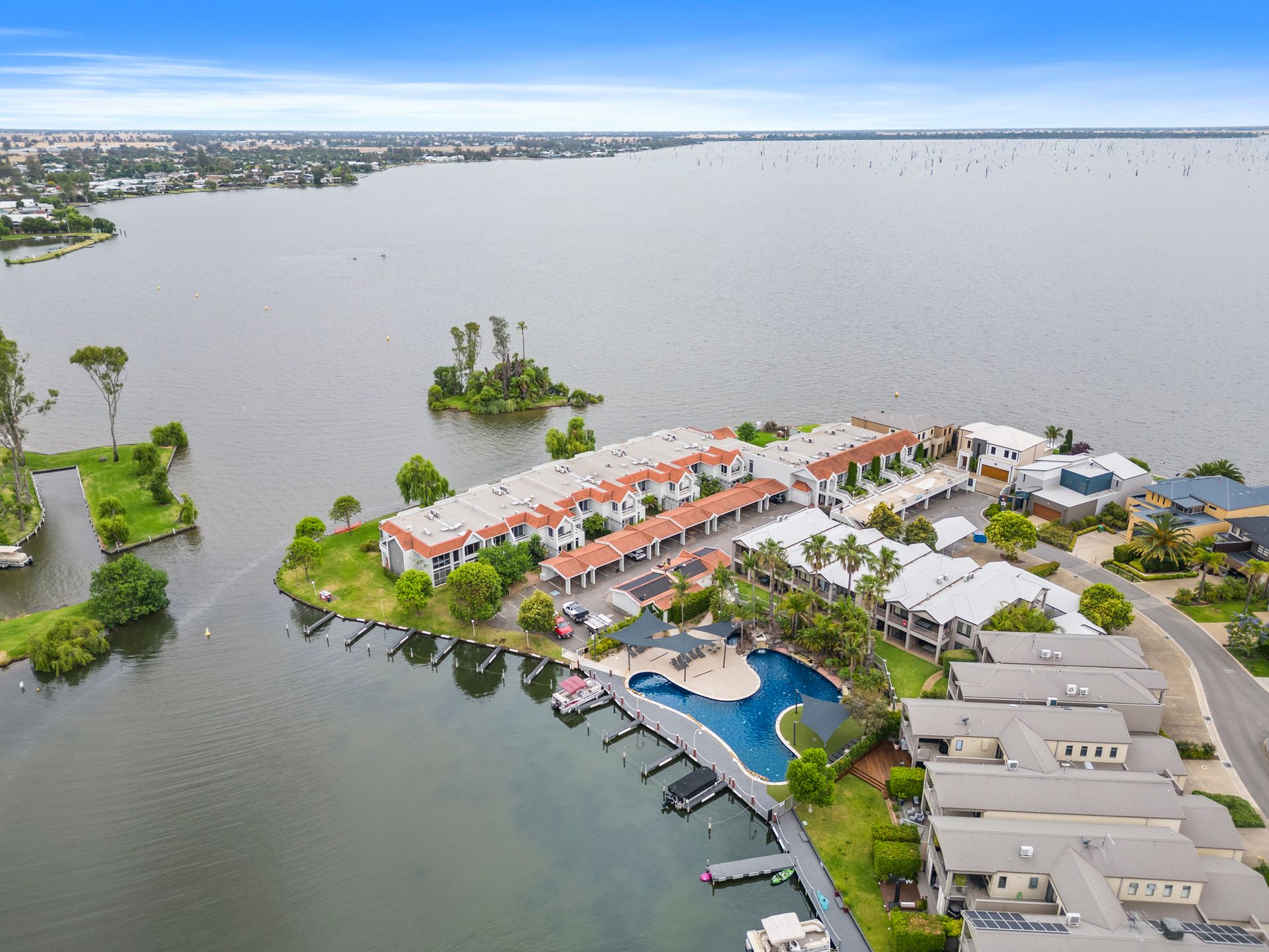 Yarrawonga Lakeside Apartment 38