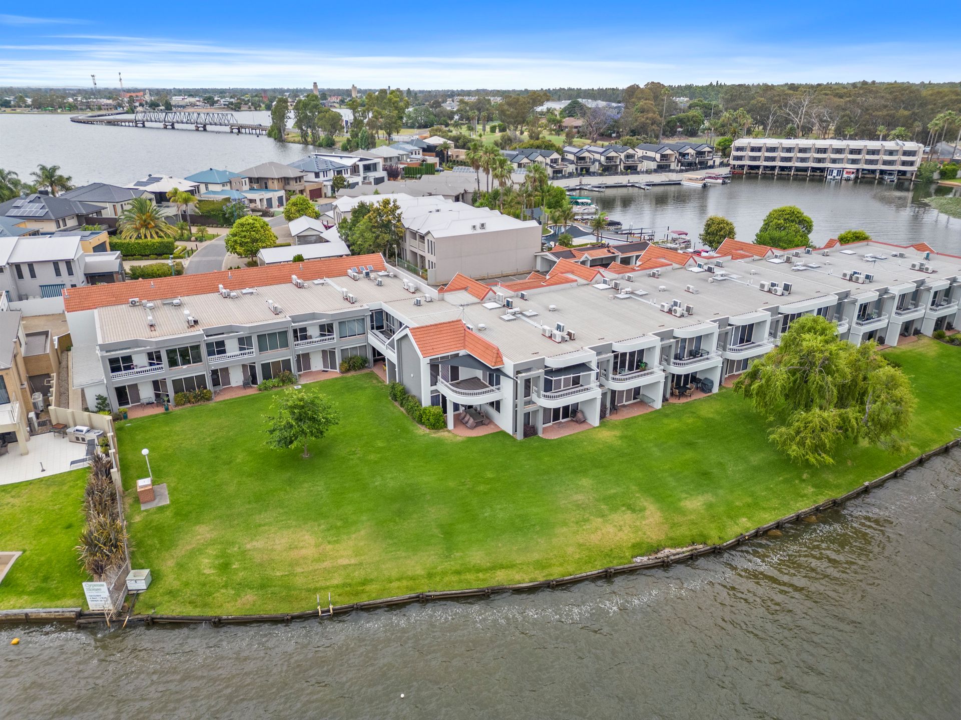 Yarrawonga Lakeside Apartment 50