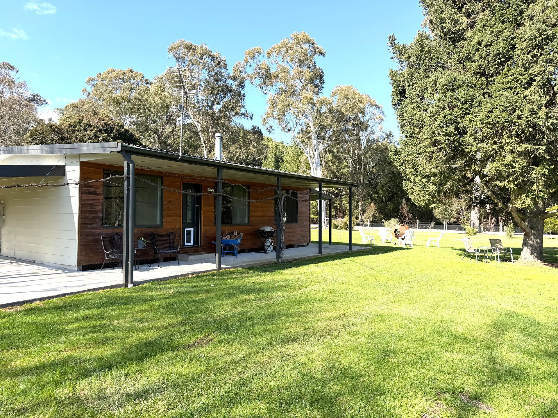 Outdoor BBQ Area with incredible Mount Buffalo Views
