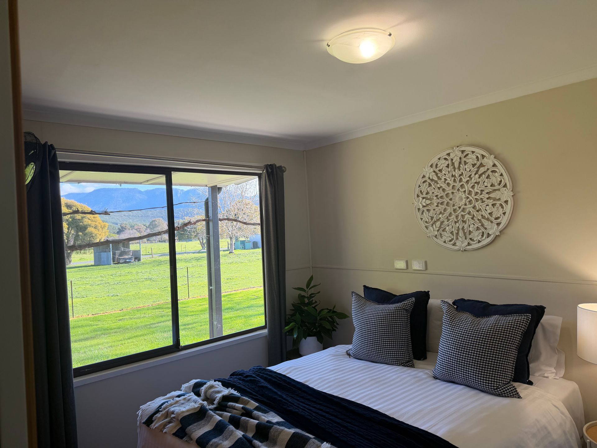 The Little Farmhouse – Pet Friendly with Magnificent Views