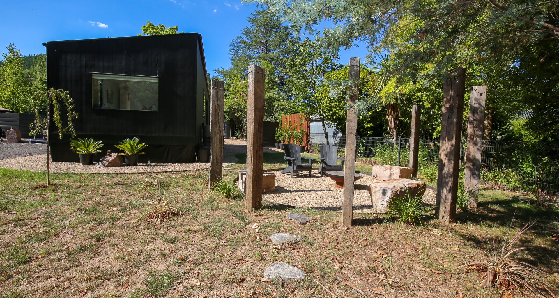 THE ROCKS – OLIVE RETREAT