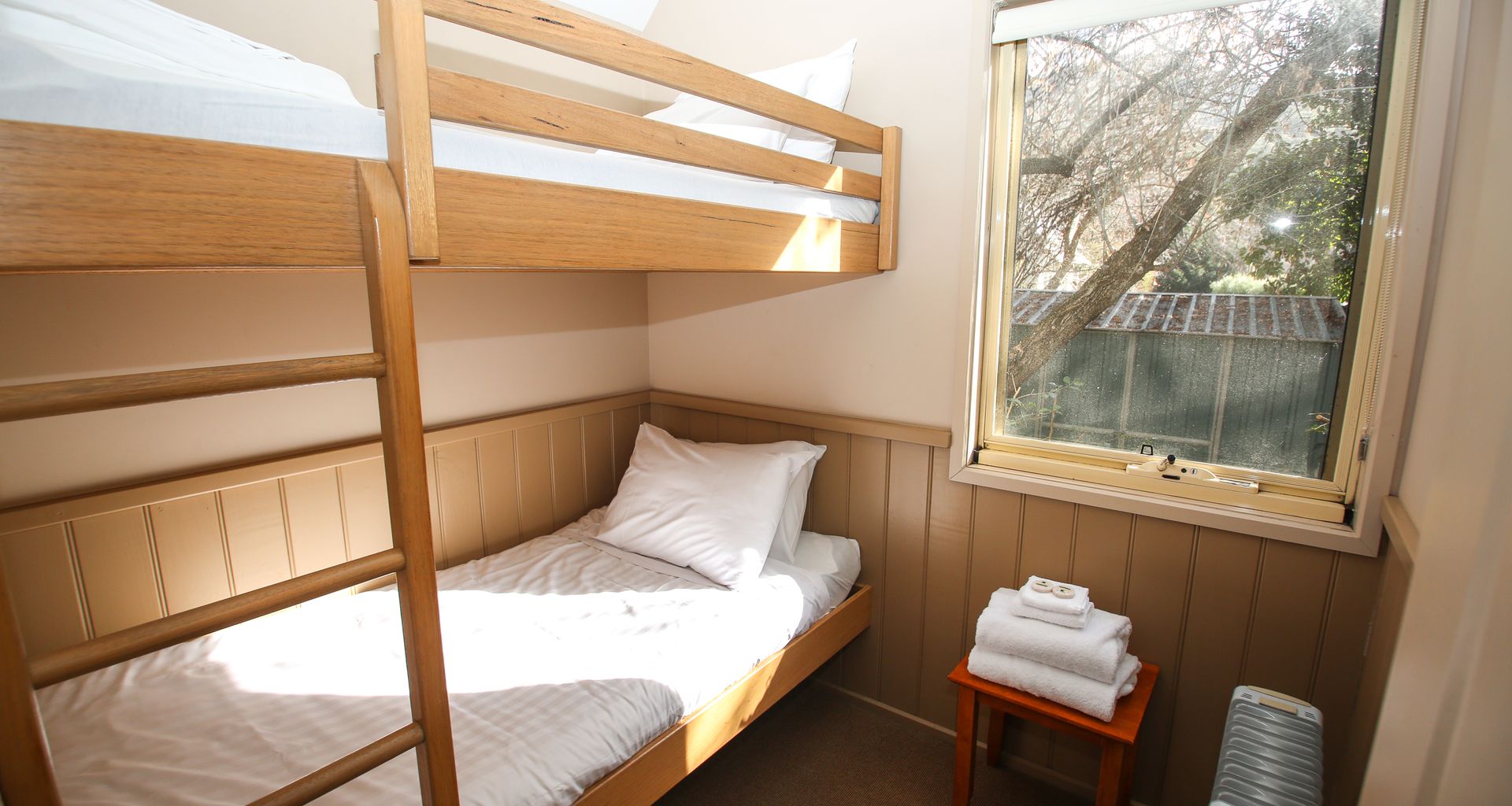 AUTUMN LEAF COTTAGE 1