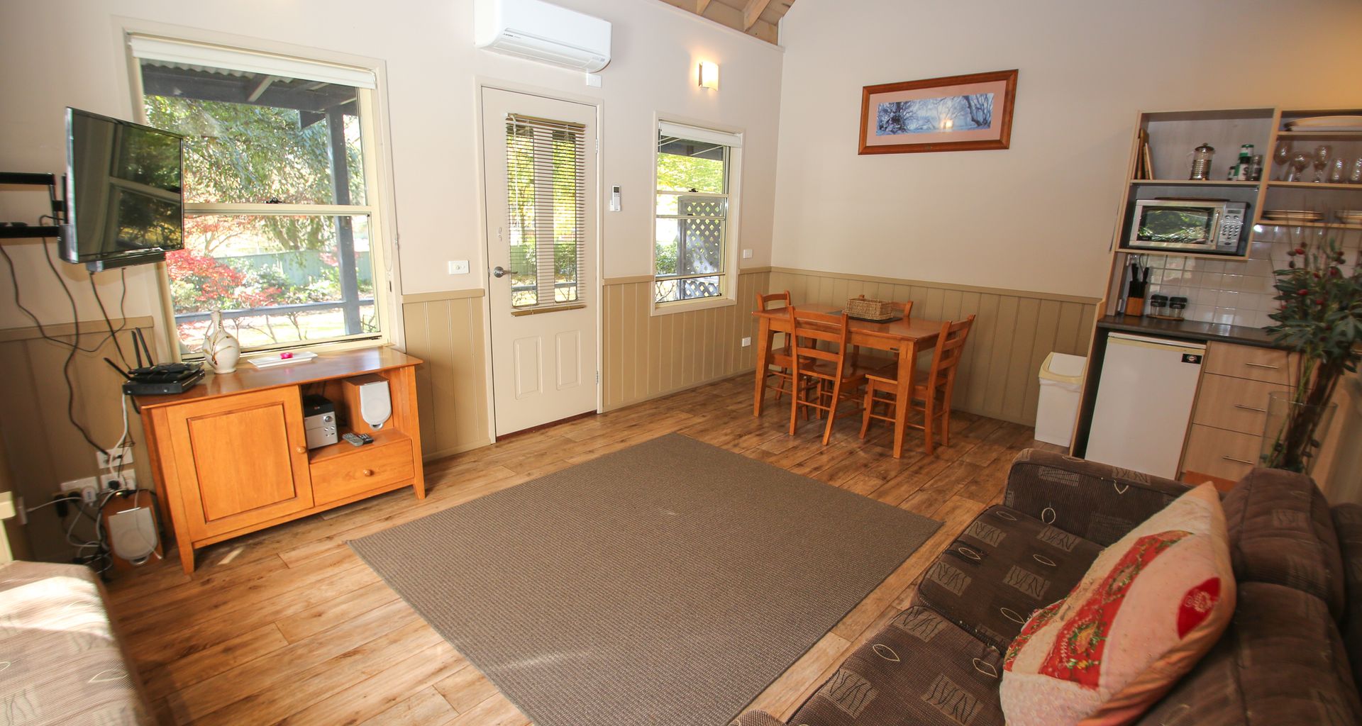 AUTUMN LEAF COTTAGE 1