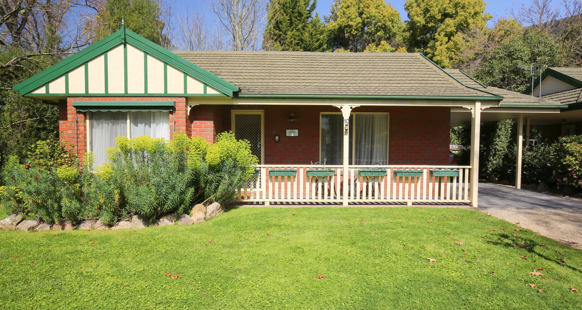 SILVER BIRCHES HOLIDAY VILLAGE – UNIT 10