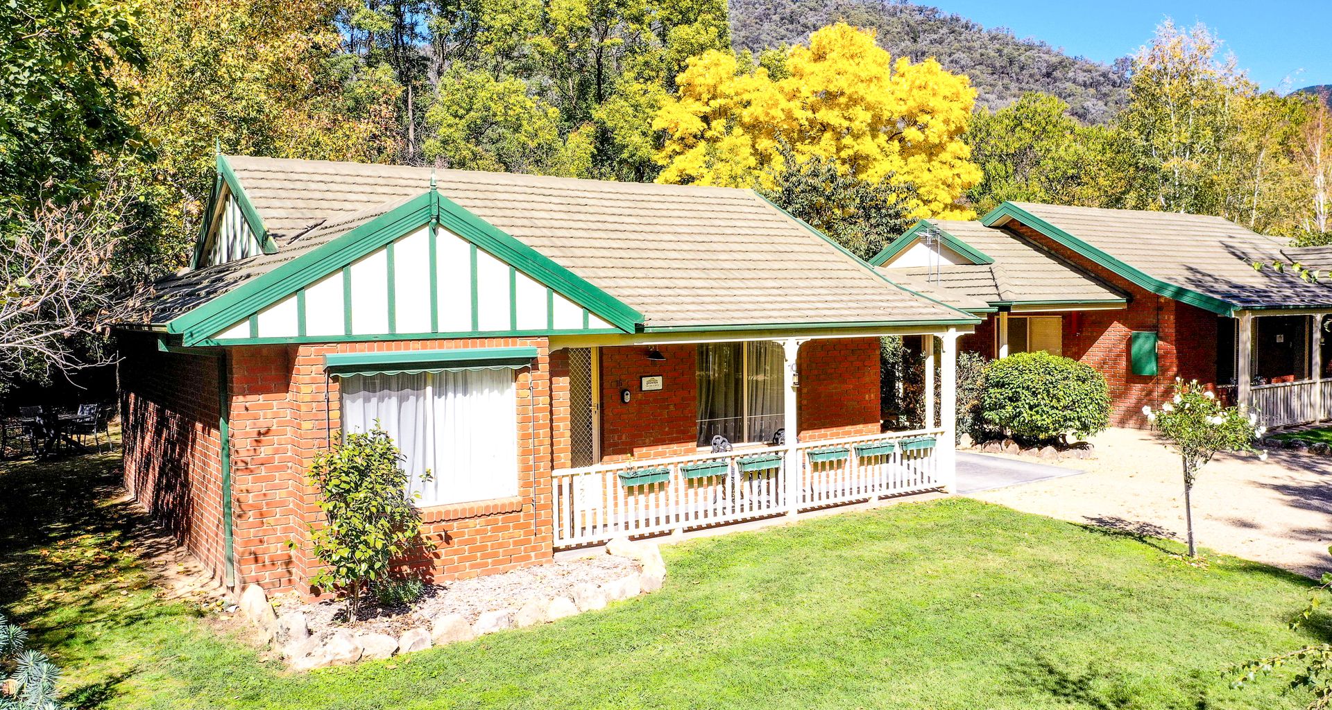 SILVER BIRCHES HOLIDAY VILLAGE – UNIT 10