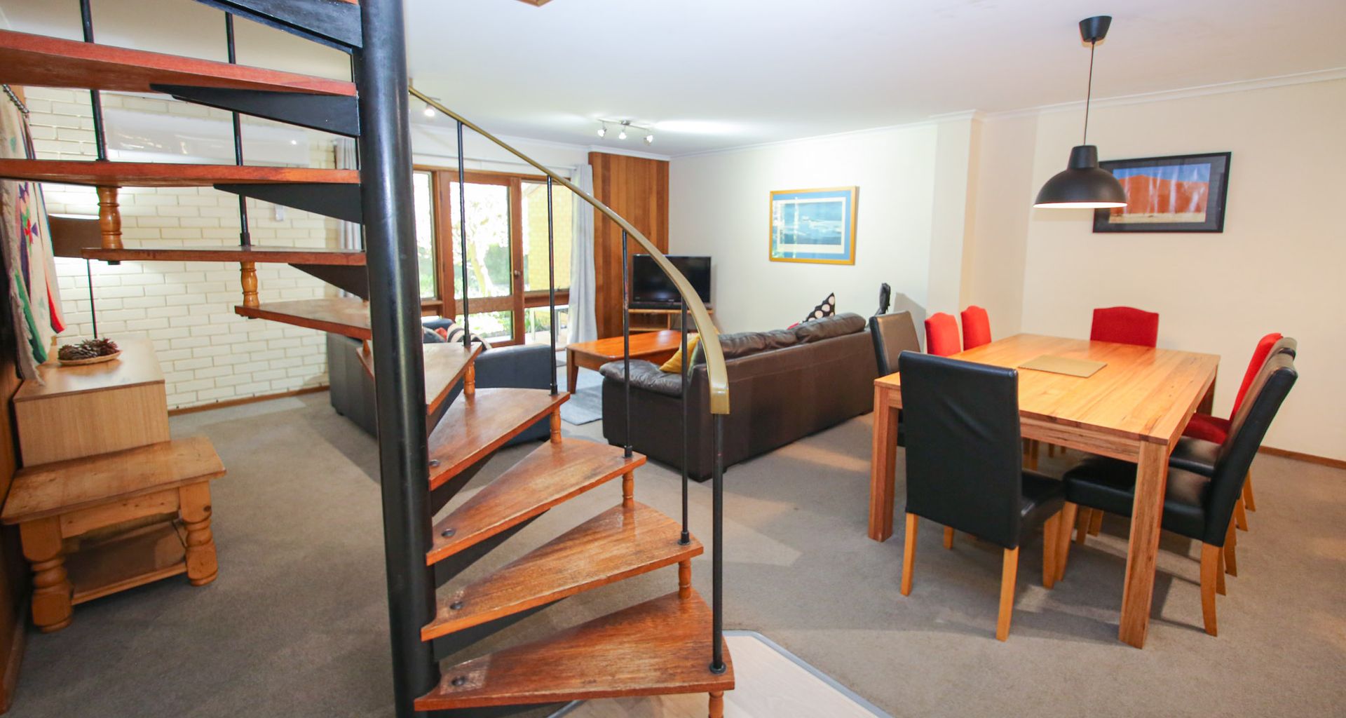 CEDAR HOLIDAY UNITS – APARTMENT 1