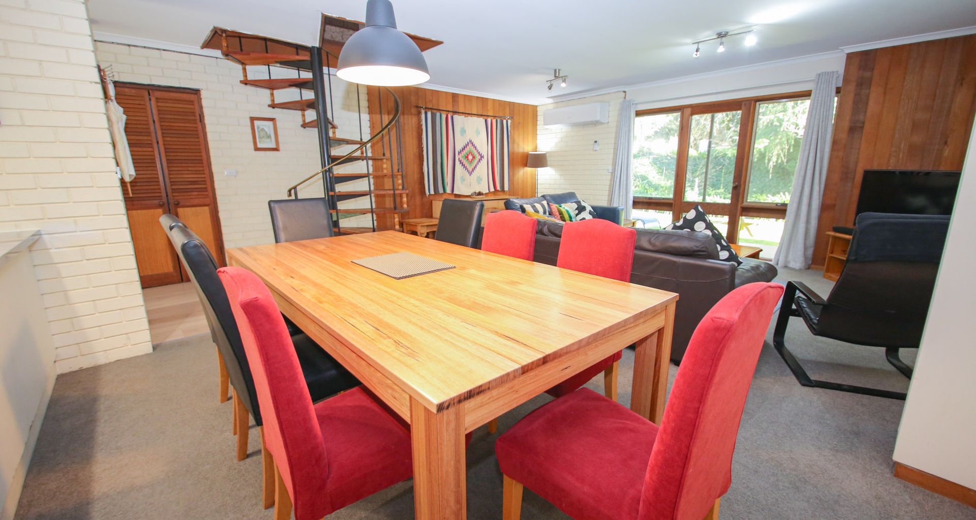 CEDAR HOLIDAY UNITS – APARTMENT 1