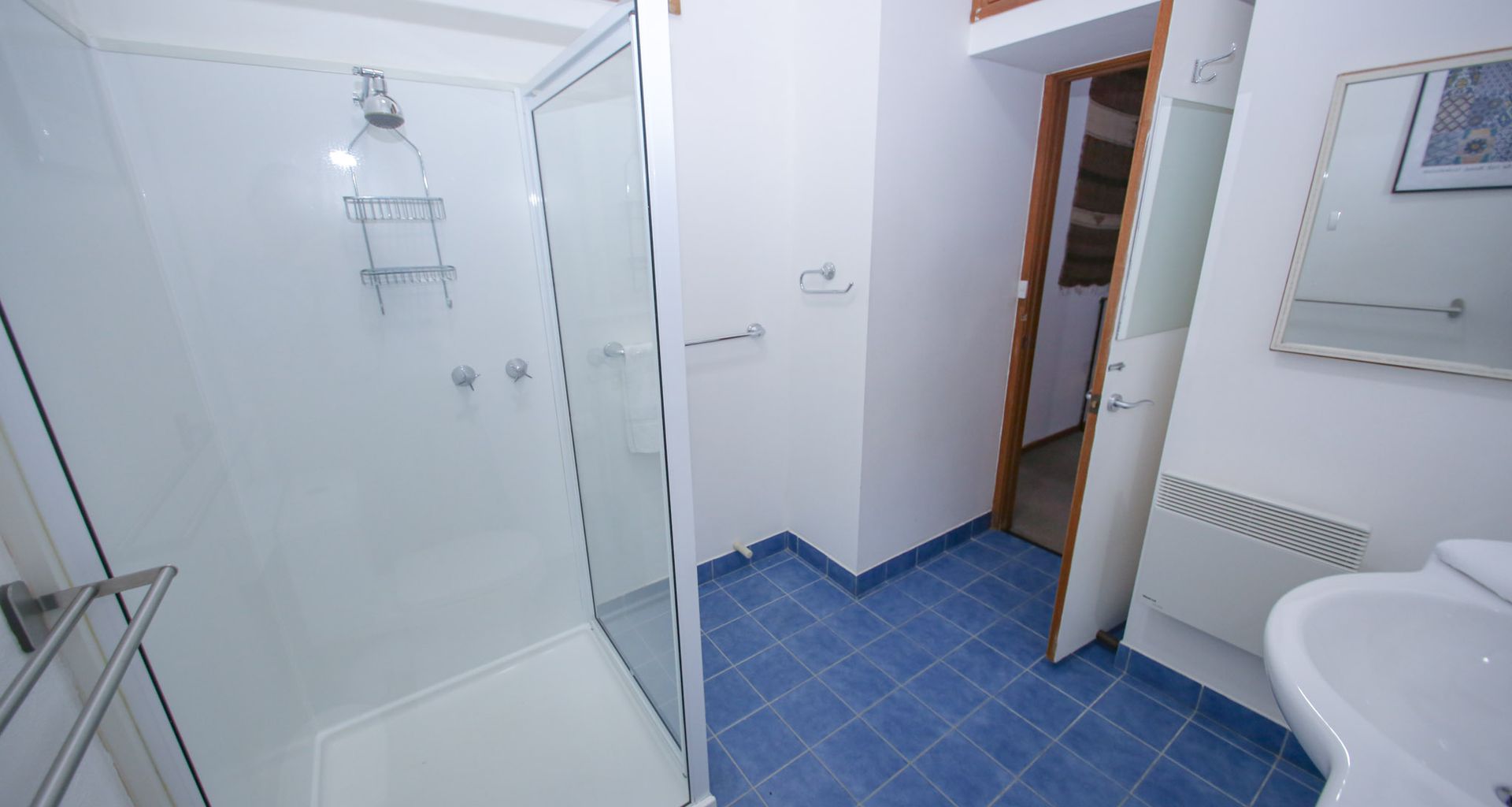 CEDAR HOLIDAY UNITS – APARTMENT 1