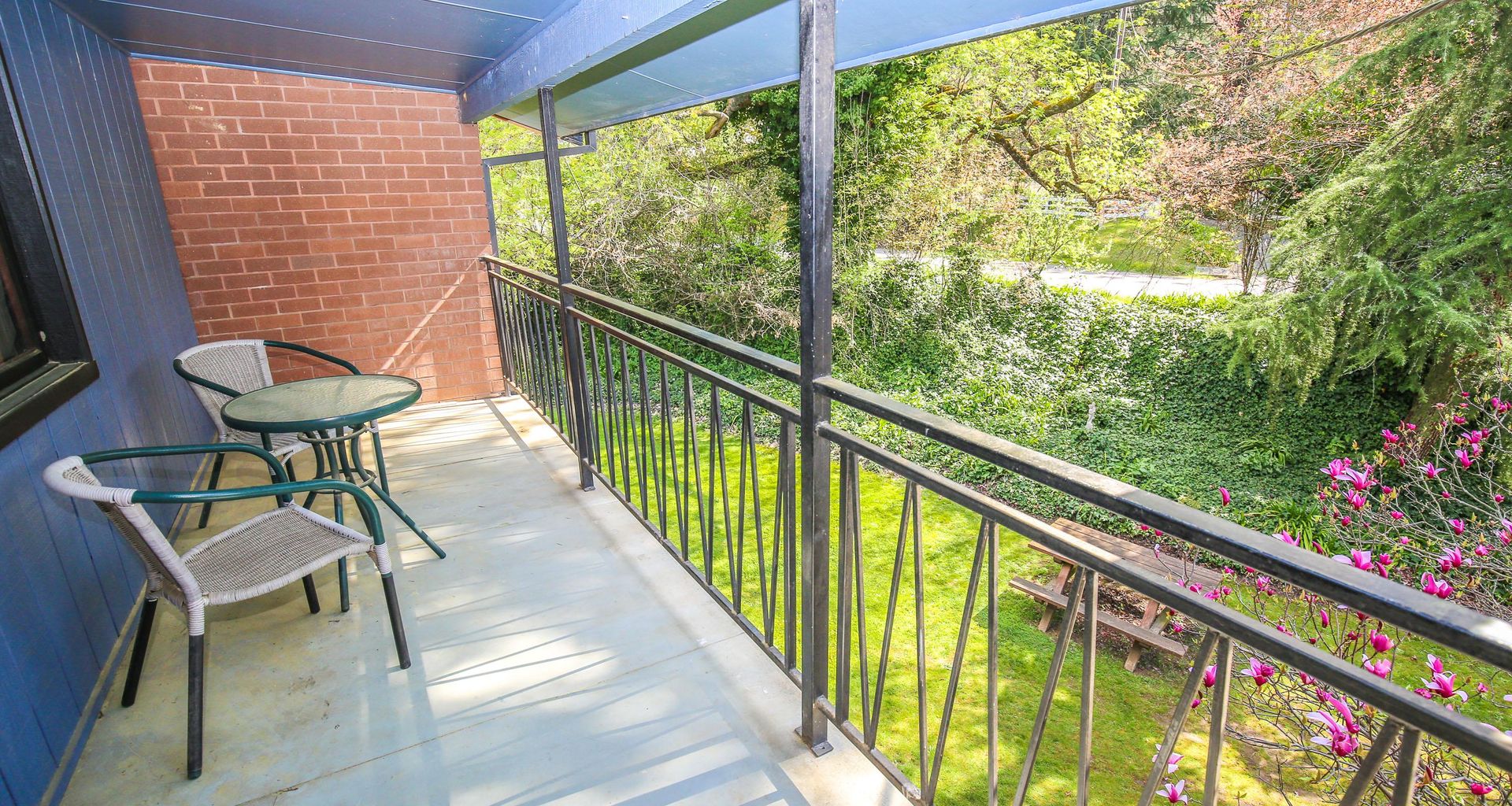 CEDAR HOLIDAY UNITS – APARTMENT 1