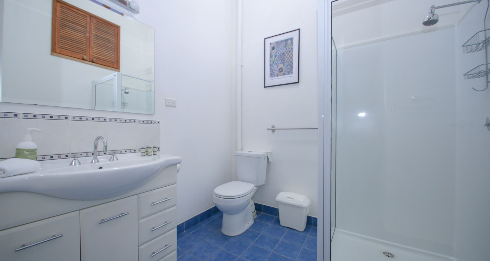 CEDAR HOLIDAY UNITS – APARTMENT 1