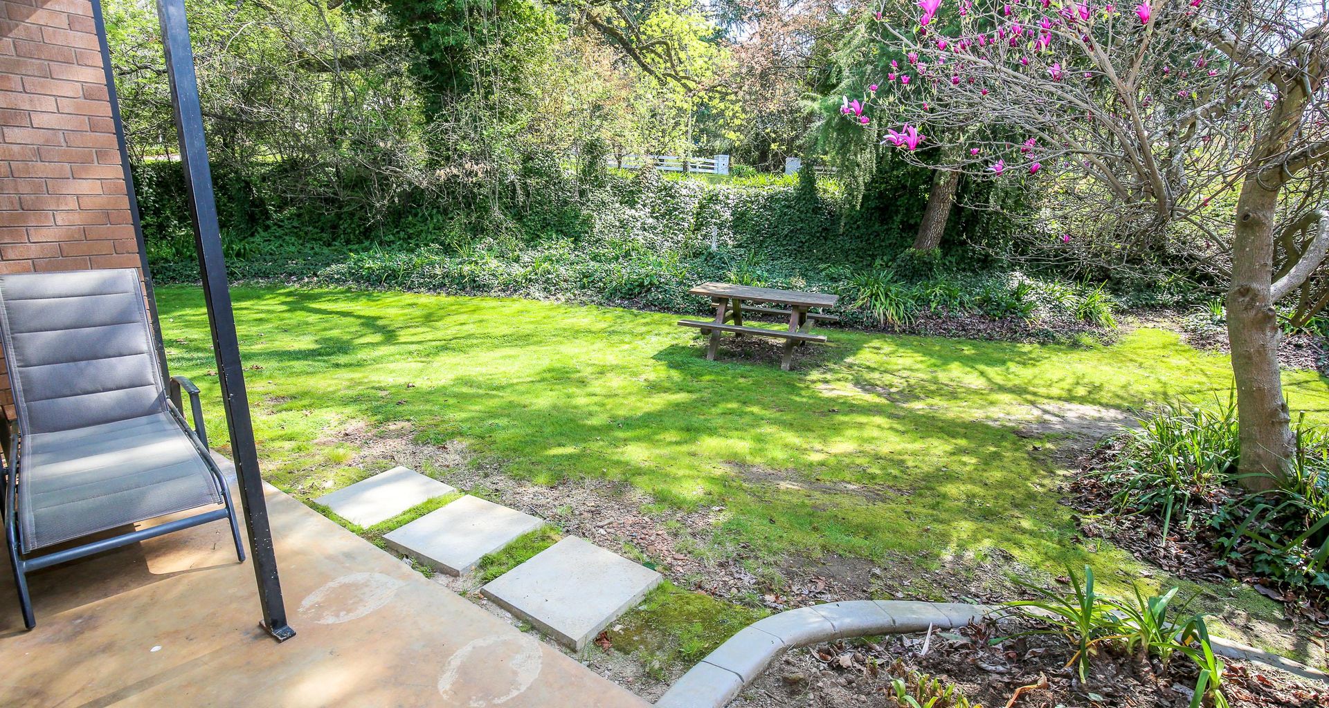 CEDAR HOLIDAY UNITS – APARTMENT 1