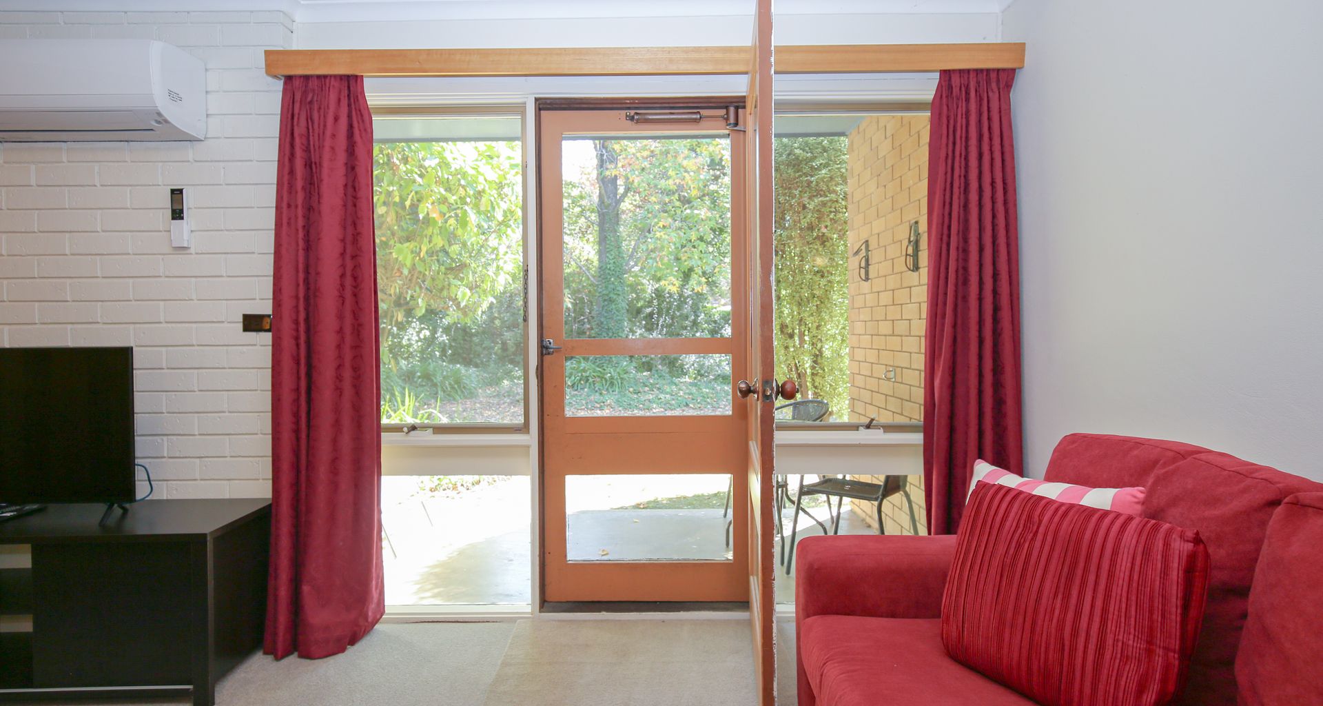 CEDAR HOLIDAY UNITS – APARTMENT 2