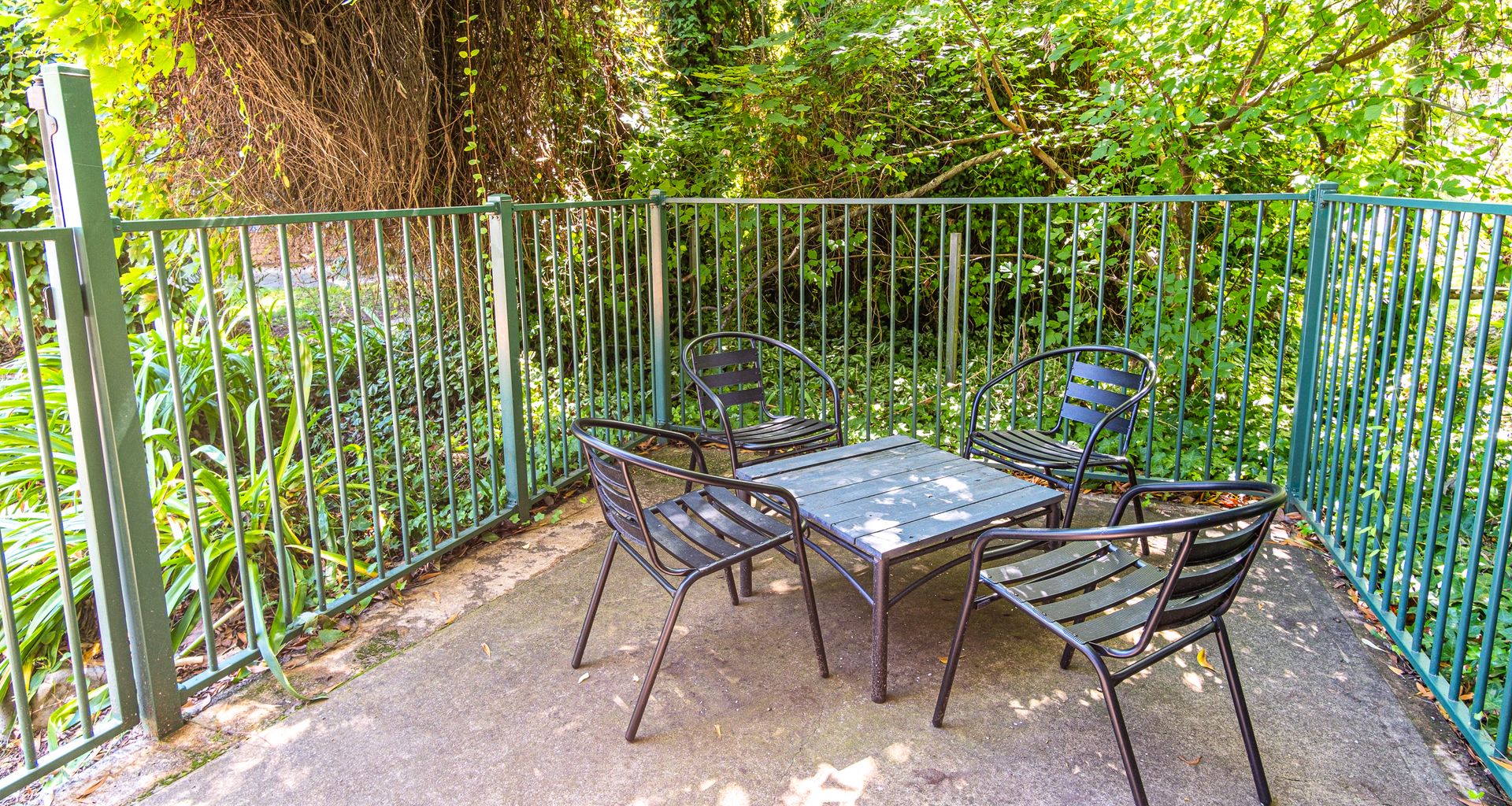 CEDAR HOLIDAY UNITS – APARTMENT 2