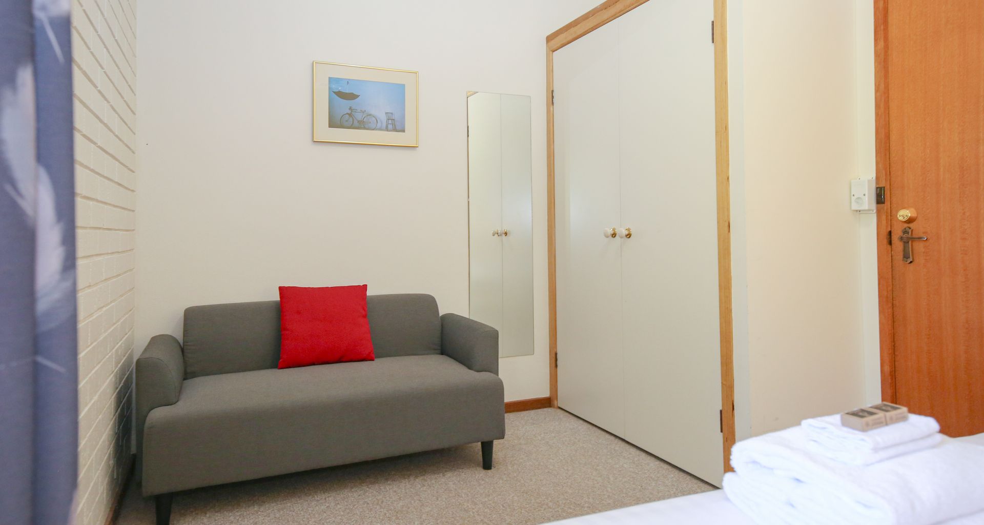 CEDAR HOLIDAY UNITS – APARTMENT 2