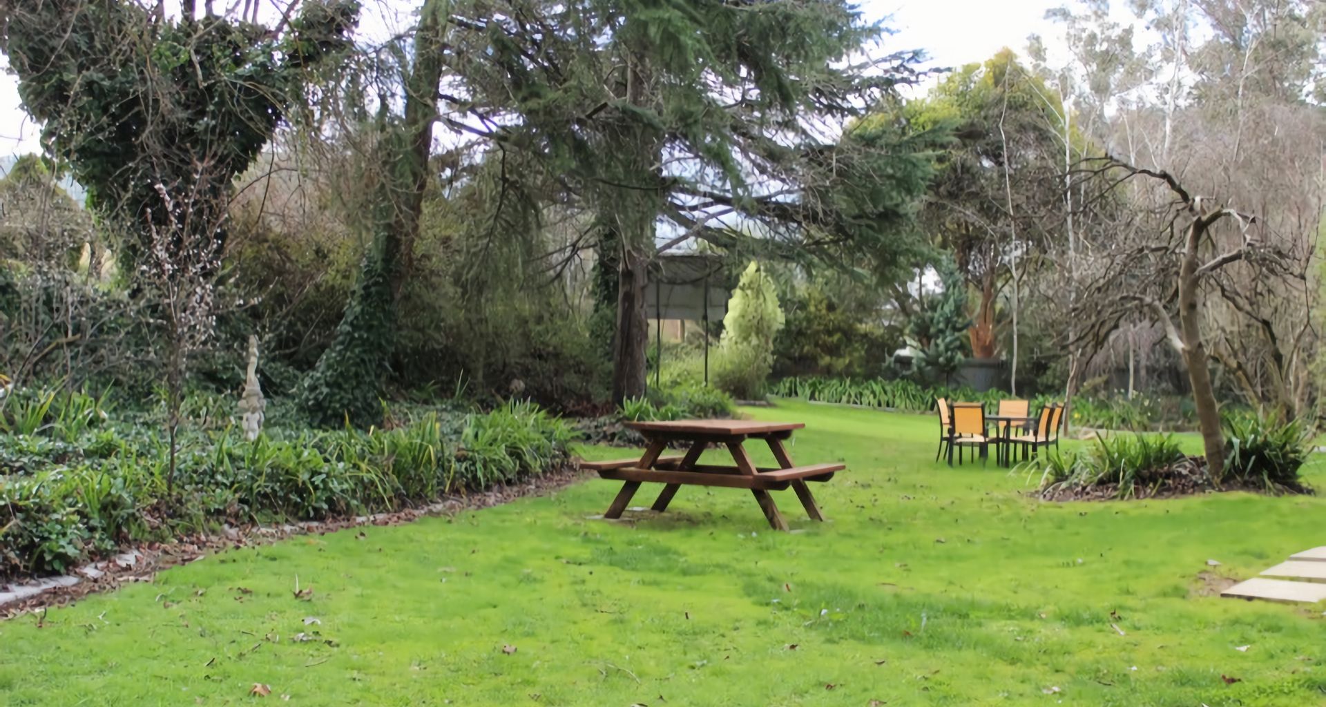 CEDAR HOLIDAY UNITS – APARTMENT 3