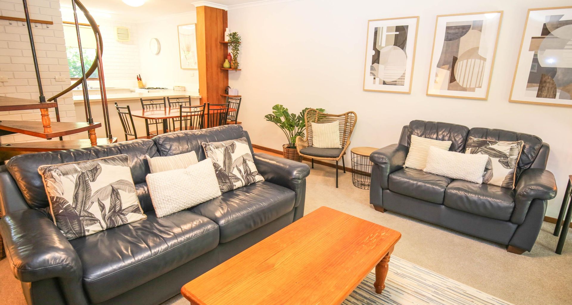 CEDAR HOLIDAY UNITS – APARTMENT 3