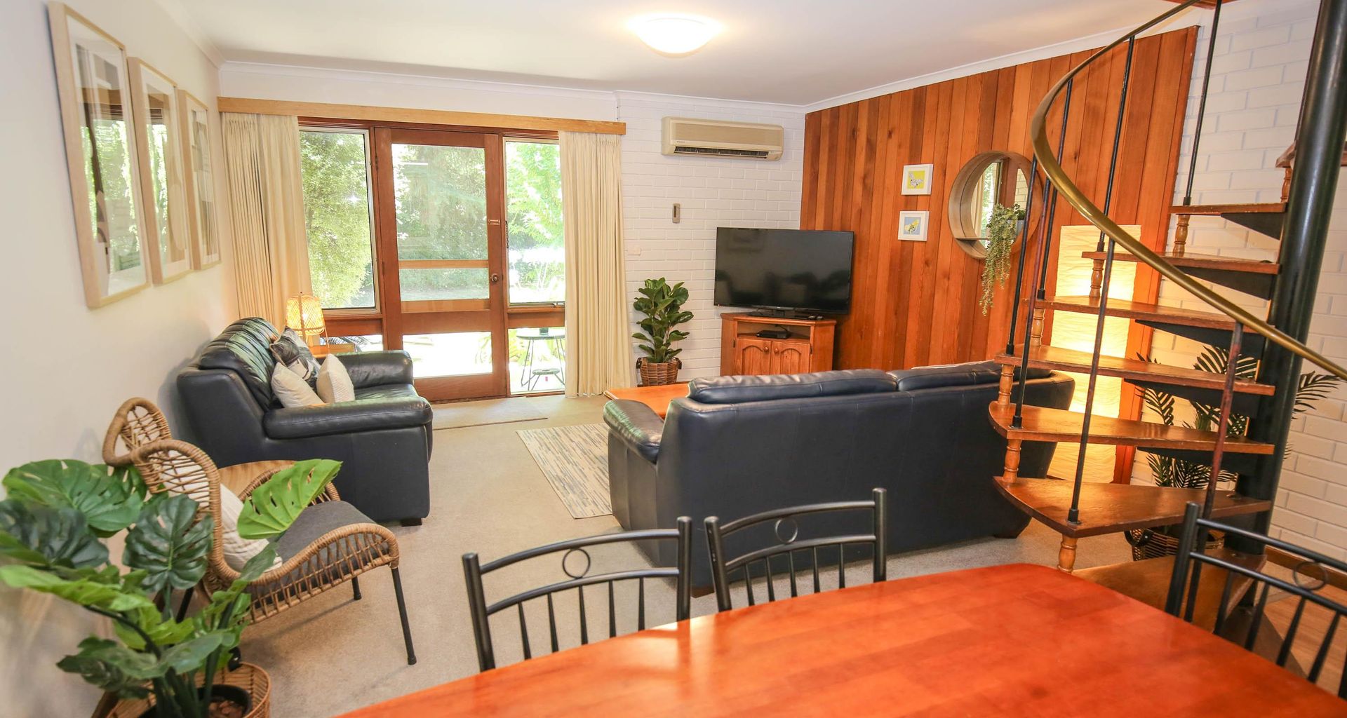 CEDAR HOLIDAY UNITS – APARTMENT 3