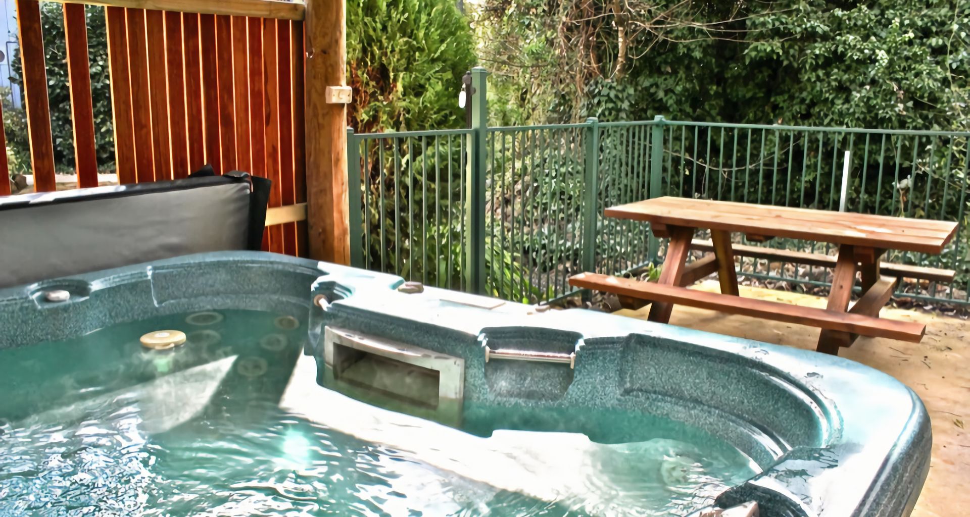 CEDAR HOLIDAY UNITS – APARTMENT 3