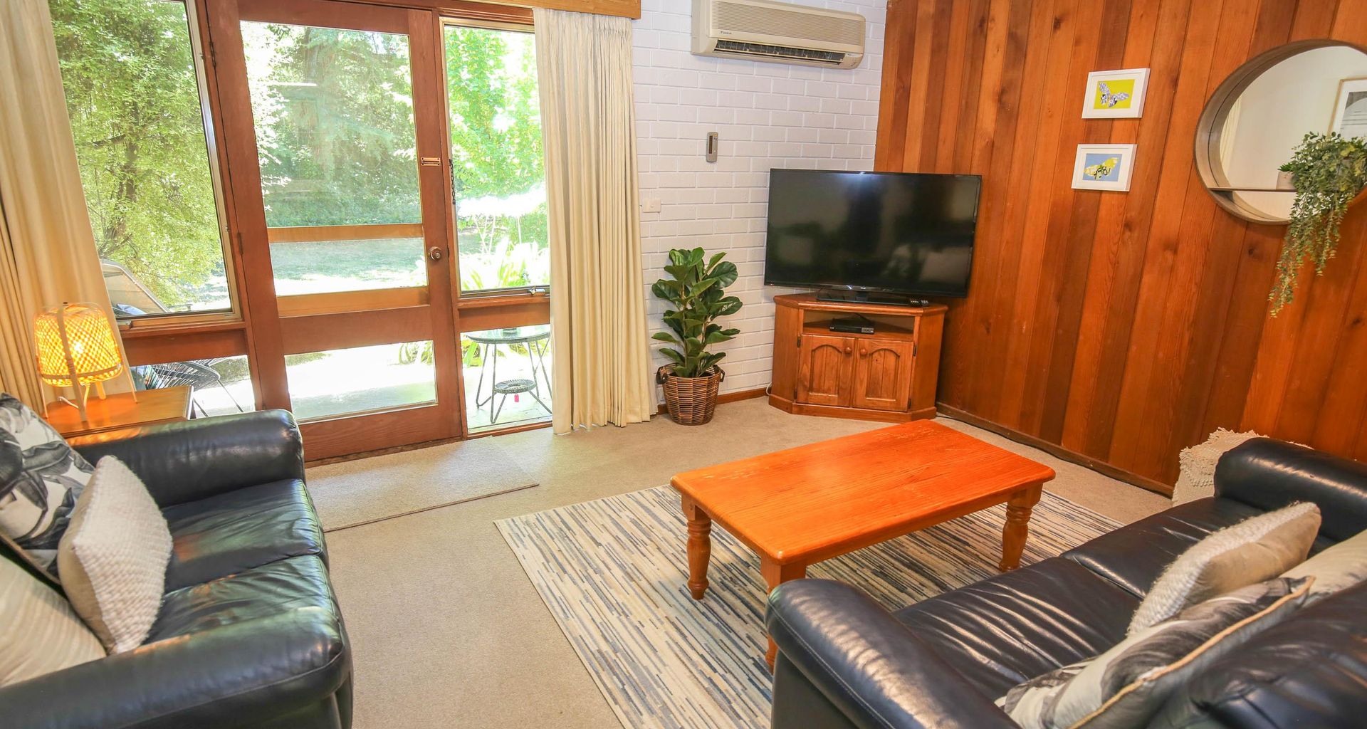 CEDAR HOLIDAY UNITS – APARTMENT 3